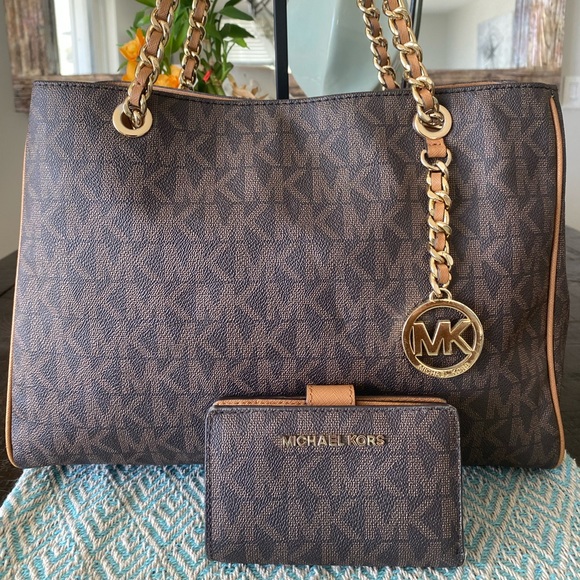 Michael Kors Handbags - 🌺Michael Kors Signature Logo Tote & Wallet Set (Brown) w/Gold Hardware & Chain
